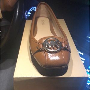 Michael kors flats size 8m in women’s